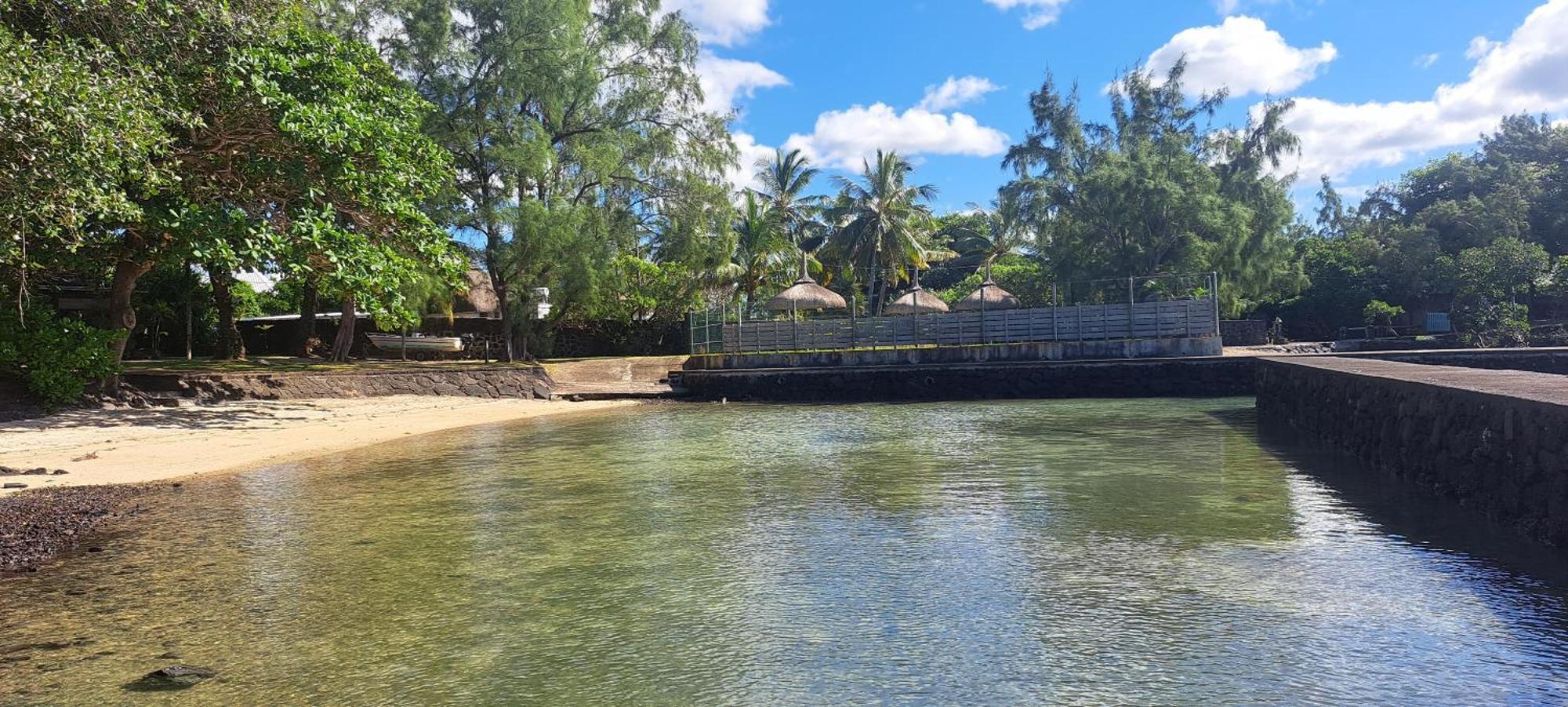 Clair De Lune - Private 2 Bedrooms Beachfront Villa Trou d'Eau Douce Exterior photo